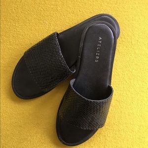 Ateliers Shoes leather slide sandals. Size 37/7.